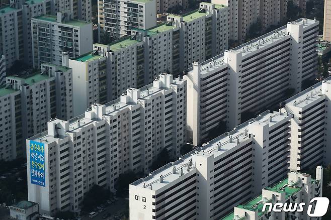 서울에서 바라본 도심 아파트 밀집지역 모습. 2021.10.19/뉴스1 © News1 성동훈 기자