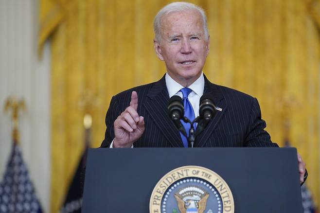 조 바이든 미국 대통령이 13일(현지 시각) 백악관 이스트룸에서 연설하고 있는 모습. /AP, 연합뉴스
