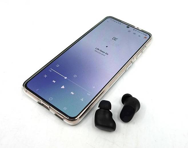 주변 소음을 차단하는 노이즈 캔슬링 성능이 기대 이상이다