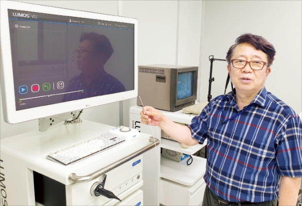 박준호 그린스펙 연구소장이 현장에서 진단할 수 있는 내시현미경 개발에 대해 설명하고 있다.
