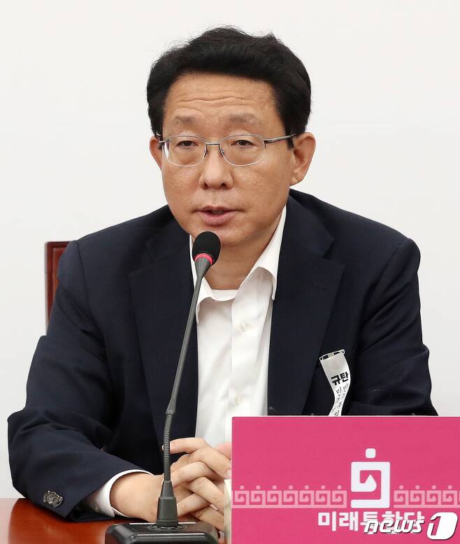 김상훈 국민의힘 의원은 서울 중소형 아파트값이 4년 만에 2배가량 증가했다고 밝혔다. 사진은 2020년 미래통합당(현 국민의힘) 회의 시작에 앞서 모두발언을 하고 있는 모습. /사진=뉴스1