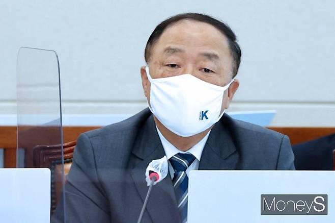 홍남기 경제부총리 겸 기획재정부 장관이 20일 서울 여의도 국회에서 열린 국회 기획재정위원회, 2021년도 기획재정부·국세청·관세청·조달청·통계청 등 2021년도 종합감사에 출석, 질의에 답변하고 있다./사진=머니S 임한별 기자