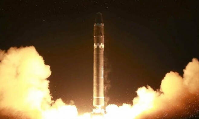 북한이 지난 2017년 11월 발사한 대륙간탄도미사일(ICBM) ‘화성-15형’. 세계일보 자료사진