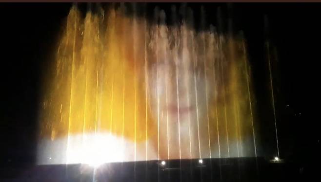 '볼리비아 초대형 분수쇼' 방탄소년단 지민 솔로곡 영상으로 물들인 지구반대편 남미 'Amazing Jimtober♡'