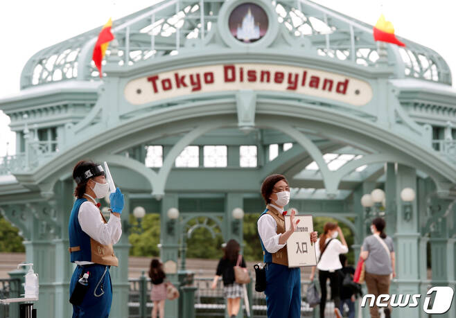 도쿄 디즈니랜드가 7개월 만에 영업시간을 연장한다. © 로이터=뉴스1 © News1 정윤영 기자