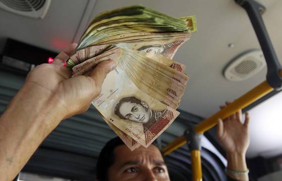 베네수엘라 화폐인 볼리바르는 가치가 크게 하락했다. AP=연합뉴스