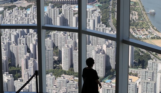 한국부동산원이 21일 발표한 '10월 3주(18일 기준) 전국 주간 아파트 가격동향'에 따르면 전국 아파트값 상승률은 0.25%로 나타났다. 전주보다 0.02%포인트 축소했다. /사진=뉴스1