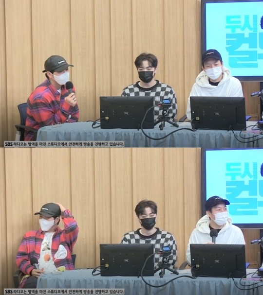 Kim Pil and Hwa-Jeong Chois unexpected relationship was conveyed, which surprised Kim Tae-kyun and others.SBS Power FM Dooshi Escape TV Cultwo Show (hereinafter referred to as TV Cultwo Show), which was broadcast on October 21, appeared as a special live guest by singers Ha Dong Kyun, Juni and Kim Pil while singer Hwang Chi-yeol was a special DJ.Kim Tae-kyun asked if Kim Pil was true after receiving a tip that he was the Friend son of Hwa-Jeong Choi.Kim said, I thought I would not listen to this word because I did not get Choi Fata during this activity.Kim Tae-kyun said that Hwa-Jeong Choi actually told Kim Pil that he could see the mother of the point, and Ha Dong Kyun, who had already been on the air, said, Hwajeong gave Kim money.Kim said, My mother will bring it to me.Kim Tae-kyun said, I live for a long time and I will see it. He asked, Do you call me Hwajeong aunt?I call it DJ on the air, but (usually) it is, Kim said.Kim Tae-kyun said, Imagine it. My mother Friend. I can not say sister. Then my mother is a sister.