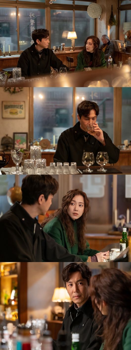 In The Person Resembling You, the main character Chung Hee-ju (Go Hyun-jung) has a deep night meeting with his coarse presence, the former Umizaru (Shin Hyun-bin) and the heroine Husband Ahn Hyun-sung (Choi Won-young).In JTBCs Drama Like You (playplayplayed by Yoo Bo-ra, director Lim Hyun-wook, production Celltrion Entertainment, JTBC Studio), which will be broadcast on the 21st, Umizaru and Hyun-sung meet in an unusual atmosphere over whiskey glasses in the middle of the night and in the secret Bob Bar.Hyun Sung is tilting his glass with a slightly frowned expression, and as usual, Umizaru, sitting in a green coat, looks at such a wiseness with an unknown eye, which makes him wonder what the story has come between the two ambitious perspectives.Last time, Hyun Sung and Umizaru, who met in the Taelim Girls Art Room, talked in a tense tension.Do not be fooled by the director, he said, and the image of Juyoung, who is secretly taking a conversation with them standing close to him, was seen together.And Umizaru said, I dont believe that people look good . . . .Most of the explanations behind the words were dirty, he said, shooting at Hyun Sung, a good person, to everyone.And he said he would not tolerate it if he violated his right to teach as an art teacher and disparaged the lecture. He said, Have you...damaged?Hyeon-sungs wife Hee-ju was shaken by meeting with her fiance, Seo Woo-jae (Jae-young Kim), who came to teach her paintings instead of Umizaru, who was an acquaintance of the past.In the third episode, the circumstances of the child raising his son, Lake (Kim Dong-ha), who was a newborn while he was with him in Ireland, were revealed and provided a shocking ending.And at this point, Hyun Sung was lying unconscious in Ireland, and he was going to go out and go missing to find him. He also made a biggest Mystery of Woo Jaes current whereabouts by revealing his shock remarks to Woo Jae-jae, I want to see my sister a lot.In the meantime, the scene where Hyun Sung meets with Umizaru, called Crazy Art Teacher, in the middle of the night, raises the audiences curiosity about how the clue of the story will be solved.On the other hand, the 4th episode of People Like You will be organized as Over 19 for the perfection of Drama. The broadcast will feature the love of the main character Hee-joo and Husband Hyun-sung.Go Hyun-jung, Choi Won-young The affection of two actors will include a couple who deeply one another in a long marriage, and will be directed as a beautiful scene with trust and love.The fourth episode of JTBCs Drama Like You, which will peel off a complexly intertwined Mystery by a single sip and add to the immersion, will be broadcast at 10:30 pm on the 21st.