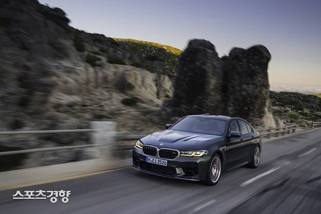 BMW 샵 온라인 8월 모델 ‘BMW M5 CS’