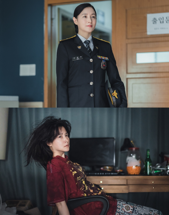 JTBC 새 토일드라마 '구경이'에서 이영애가 경찰 제복을 입은 모습이 공개됐다./사진제공=JTBC '구경이'