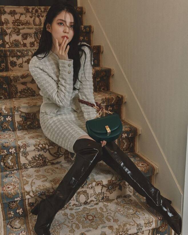 Actor Han So Hee has released a pictorial image.Han So Hee released a recent ad image on his Instagram on Tuesday.In the photo, Han So Hee matched a bright gray colored two-piece, long leather boots and a bag to appeal to a simple yet provocative dual image.In addition, with the deadly eyes and the disorganized atmosphere, the aura of the brain was impressed.Han So Hee has been leading the Netflix series Myname released on the 17th and has been on the top of the Netflix world.Actor Hee-soon Park, who worked together, said on the 22nd, Han So Hee, who is sweating at the action school, looked pretty.I have never thought that my face is beautiful because my acting and mind are so beautiful. 