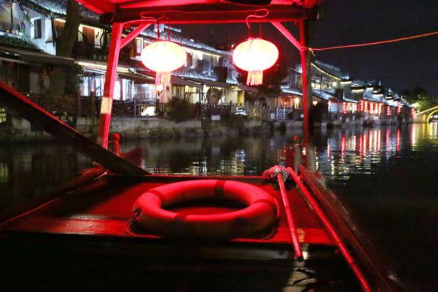 시탕 도랑을 유람하는 오봉선. Ⓒ최종명