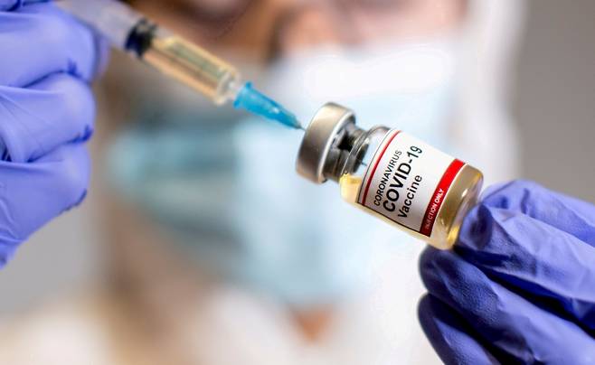 일본 전체 국민의 68%가 코로나19 백신을 완전 접종한 것으로 나타났다./사진=AFP