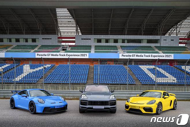 포르쉐 911 GT3(왼쪽부터), 카이엔 터보 GT, 718 카이맨 GT4(사진제공=포르쉐코리아)  © 뉴스1