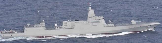 중국 해군 렌하이급(055식) 미사일 구축함. 일본 방위성 누리집 갈무리