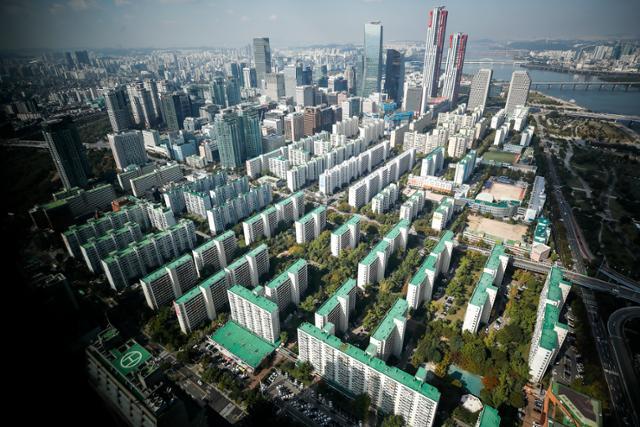 소형 아파트 평균 가격이 7억 원을 넘긴 서울 도심의 아파트 모습. 뉴시스