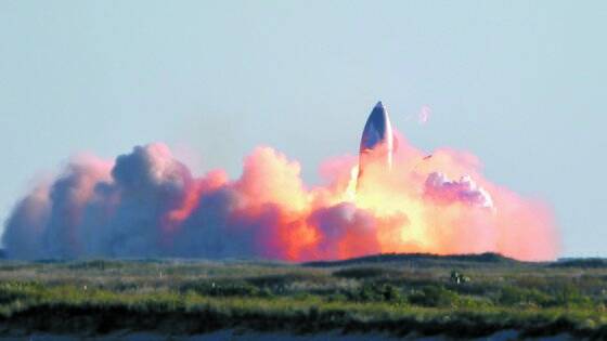 일론 머스크가 세운 스페이스X의 스타십 우주선 초기 모델인 SN8 로켓이 지난해 12월 텍사스주 보카치카 스페이스X 기지에 착륙하던 중 폭발하고 있다. SN8은 6분42초간 비행을 마치고 착륙하다 땅에 충돌 했다. [로이터=연합뉴스]