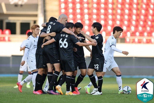 프로축구 K리그1 성남 FC가 24일 울산 현대와의 홈 경기에서 상대 자책골로 2-1 승리를 챙겼다. 사진=한국프로축구연맹 제공