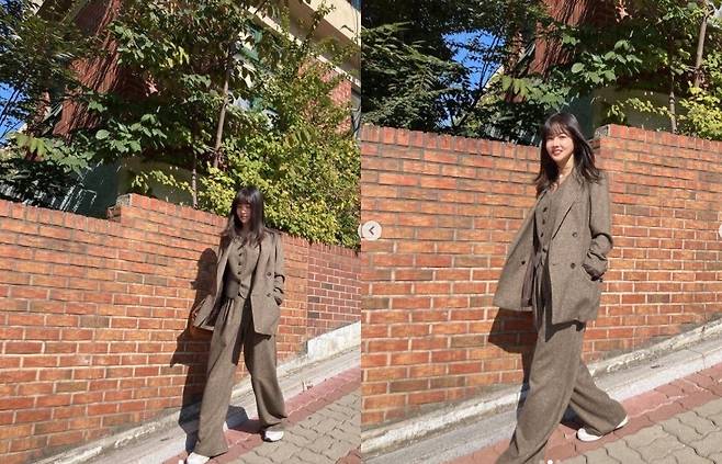 Actor Hwang Woo-seul-hye-hye has revealed the recent situation in which her beauty is outstanding.Hwang Woo-sul posted a picture on his 24th day with his heart and flower emoticons without any comment.The photo shows Hwang Woo-sul, who is dressed in a brown jacket, slacks, and vest with a feeling of autumn, walking on the streets of autumn.Hwang Woo-sul, who has a unique bright smile, captivates his eyes with his sophisticated autumn outing and pure beauty.Fans responded that they are always beautiful in laughing, complete fashion king, and cute and beautiful.On the other hand, Hwang Woo-sul will appear in the TV drama Unkle.Unkle is a work that depicts the comic joyful growth survival period of Unkle Russer musician who took on the choding nephew at the end of his sisters divorce.