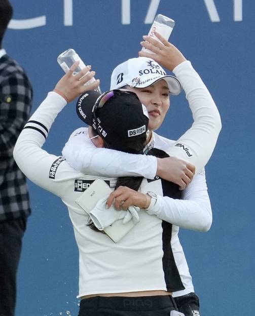 2021년 미국여자프로골프(LPGA) 투어 BMW 레이디스 챔피언십에서 임희정과 연장전 끝에 우승을 차지한 고진영 프로. 사진제공=BMW 코리아