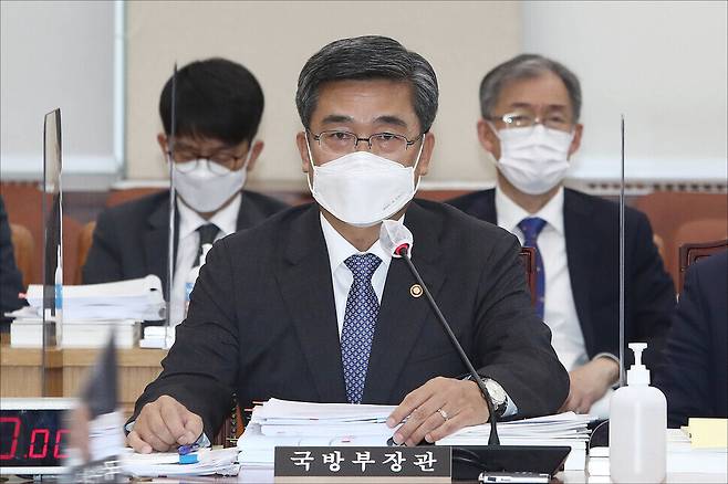 South Korean Minister of National Defense Suh Wook answers questions during a parliamentary audit by the National Defense Committee of the National Assembly on Thursday. (Yonhap News)