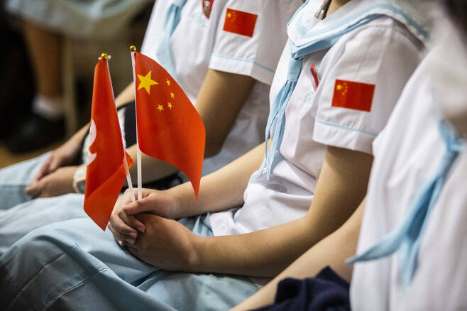 중국 정부가 내년부터 미성년 자녀가 범죄를 저지르면 부모가 처벌을 받는 내용의 '가정교육촉진법'을 시행한다./사진=AFP