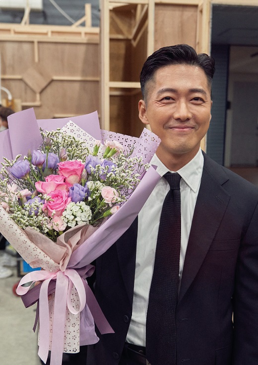 Actor Namgoong Min, who played the role of Han Ji-hyuk, the best field agent in the NIS, in MBCs Golden Sun, gave a meaningful ending impression.Namgoong Min said, When I first saw the script, I wondered what it would look like if this article was expressed in video with the idea that it was fun and heavy.It was the first start of the Black Sun that I thought I should try and challenge. I think it is a memorable work when I see concrete dates such as meetings with the bishop, the day I started the exercise, and the first shooting still remain in my head.In addition, the most difficult thing to shoot is to express the external image of Han Ji-hyuk in the play. Han Ji-hyuk is a person who can overpower two or three adult men with bare hands.I thought I needed a Fijical that overwhelmed everyone, and it was a pretty hard part that had to be done in parallel with action, guns, and acting exercises at once.I think it is fortunate that I can finish shooting safely. Finally, The breath with my colleagues was also so great that all the scenes seemed lovely, and I am so grateful that I can be with good people in good works.I am grateful to all the staff including the bishop, and the artist who has been the starting point of the work, for being able to join in the Black Sun. Previously, Black Sun was transformed into a Fijical, which is reminiscent of the Beast, with a sharp and intelligent image of Namgoong Min increasing 14kg.Namgoong Min has proved the power of Actor once again by vividly expressing various aspects of hard action, justice and fellowship with the visual and detailed acting ability of the past, and conveying the meaning of the work and the charm of the character to the viewers.