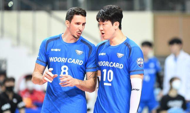 개막 3연패에 빠진 우리카드. ⓒ KOVO