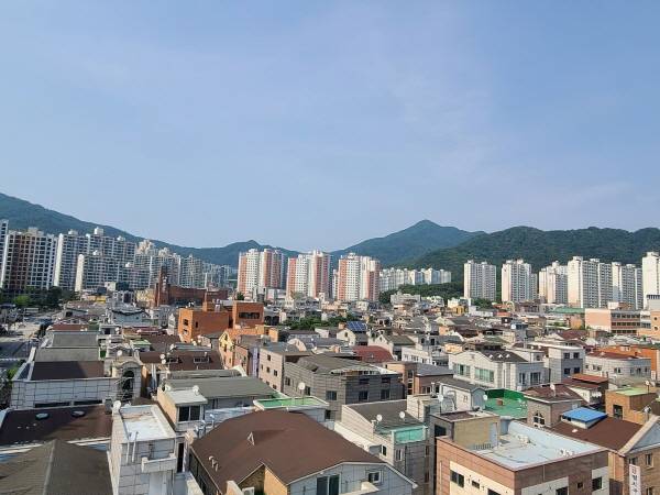 임차인의 보증금을 우선으로 보호해주는 최소한의 장치가 임대보증금 보증보험 의무가입 제도다.