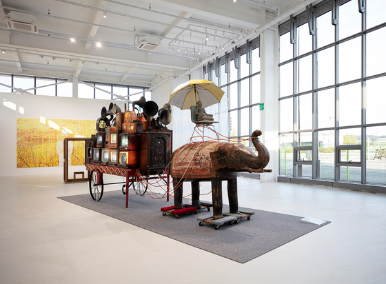 Nam June Paik’s “Elephant Car” is now on view at UniMARU as part of the DMZ Art and Peace Platform exhibition. [KIM SAN]