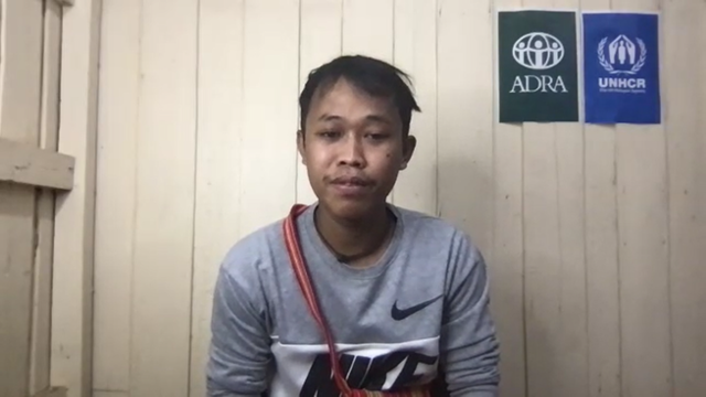 선대가 미얀마의 샨주에서 이주한 후 태국에서 태어났지만 출생등록을 못해 무국적자로 살아온 남쭘 싸이씨가 7일 본보와 화상인터뷰에서 자신이 살아왔던 삶을 얘기하고 있다. 유엔난민기구(UNHCR) 제공