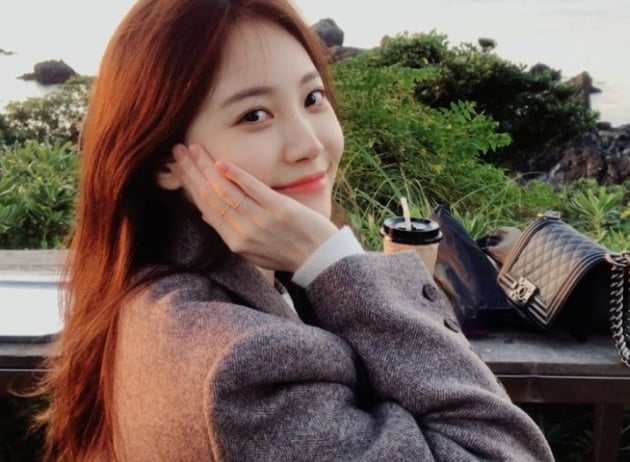 Yura, a girl from Girls Day, is renewing her beauty every day.Yura posted several photos on his 28th day with an article entitled Jeju Doo Oo on his instagram.In the photo, Yura is traveling on Jeju Island, especially Yura, which boasts a distinctive features and clean skin.Yura is set to appear in the JTBC drama People in the Weather Service: A Cruelty of In-house Love.