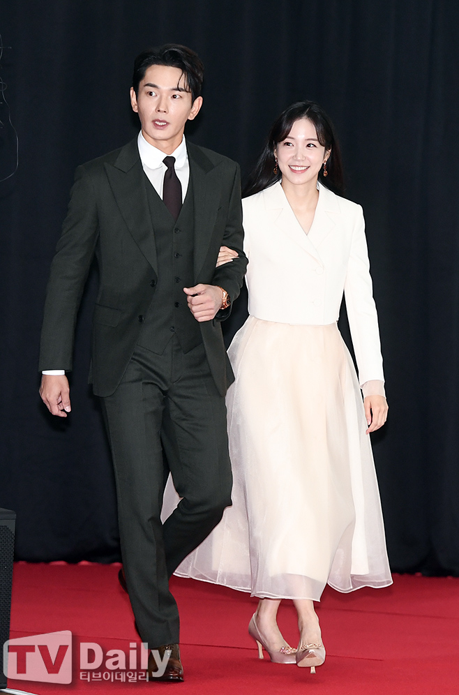 The 2021 Pop Culture and Arts Award Red Carpet event was held at the National Theater of Korea, Jung-gu, Seoul on the afternoon of the 28th.On Joo-wan and Jang Ye-won attended the Red Carpet for the Popular Culture and Arts Awards.The Public Culture and Arts Award, which celebrated its 12th anniversary this year, is the highest government award in the field of popular culture and arts, which aims to raise the social status and motivation of popular culture artists, including singers, actors, comedies, voice actors, broadcasting writers, and performers, and to honor those who contributed to the development of the popular culture and arts industry.Yoon Yeo-jung, who received the Golden Medal of Culture, won the Best Supporting Actress Award at the 93rd Academy Awards ceremony held in April for her role as a Korean grandmother who is full of love for her children in the movie Minari (director Jung I-sak).It was the first Korean actor in the history of Korean movies in 102.The Eungwan Cultural Medal is won by Lee Jang-hee, a living legend singer of Korea Folk, and Lee Chun-yeon, a filmmaker who led the revival of the Korean film industry and a big star of Korean film, who was the first generations own singer who caused the folk wind in the 1970s.The prime ministers commendation winners are Actor Lee Jung Eun, Actor Han Yee Lee, Singer Woongsan, Performer Jung Young, Music Director Kim Moon Jung, Sung Woo An Gyeong Jin and Artist Director Kim Sul Jin.Nine people (team) were selected for the Minister of Culture and Tourisms commendation, including the group EnCity Dream (NCT DREAM), Group Oh My Girl, Actor Lee Je-hoon, Actor Oh Jeong-se, comedy Ahn Young-mi, Sung Woo Choi Duk-hee, performer Seo Young-do, performer Ko Sang-ji and model Choi So-ra.