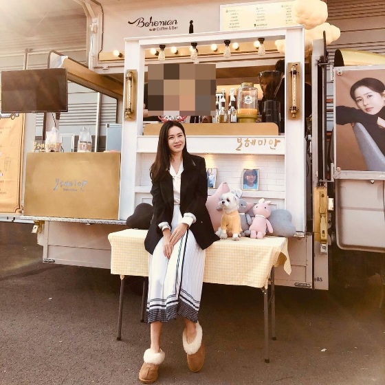 Son Ye-jin said on his instagram on the 3rd, Thank you. Thanks to that, I ate a delicious powder latte, coffee, churros and hot dogs.DC Son Yejin Gallery I love you. The fans who encountered the photos showed various reactions such as Lovely and Pretty.Son Ye-jin starred in JTBCs new drama Thirty-nine. It is a warm-hearted drama about the love, friendship and life of three women and is scheduled to air in 2022.On the other hand, Son Ye-jin has been openly devoted to actor Hyun Bin since January.