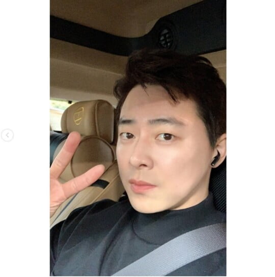 Actor Jo Jung-suk has revealed a selfie full of charm.Jo Jung-suks agency, Jam Entertainment, posted several photos on the official Instagram on the 5th, along with an article entitled Sulchon Day + Surprise Gift Self-See.The photo shows Jo Jung-suk taking a selfie in a moving vehicle, especially his warm appearance, which ignores the angle, envious.The agency added, Really... From any angle. Its cool. Its cool.On the other hand, TVN Spicy Mountain Village Life starring Jo Jung-suk is broadcast every Friday at 8:50 pm.