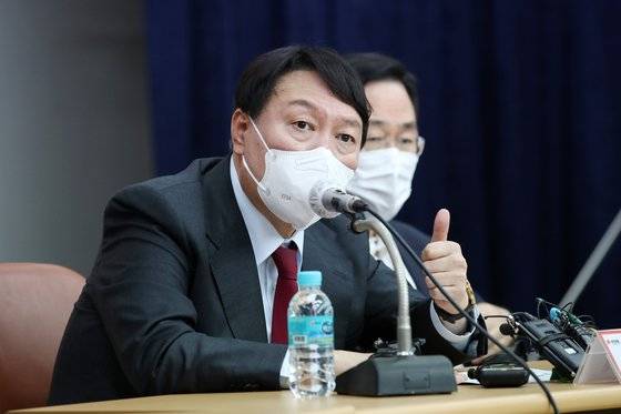 윤석열 국민의힘 대선 후보가 1일 경기도 수원 장안구 국민의힘 경기도당에서 열린 국민캠프 경기도 선대위 및 당협위원장 간담회에서 발언하고 있다. 국회사진기자단