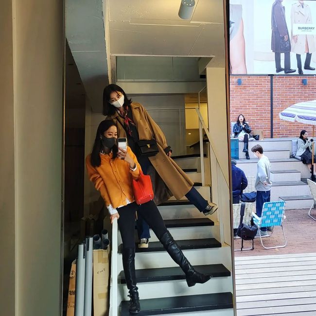 Actor Jeon Hye-bin has released the percentage of celebrities.On July 7, Jeon Hye-bin posted several articles and photos on his instagram, Sense and jujube.The photo shows Jeon Hye-bin dating Actor Jang Hee-jin, who visited a hot place that many people visit.Jeon Hye-bin and Jang Hee-jin took pictures of the couple posing, and Jeon Hye-bin boasted an incredible rate of 165cm, which attracts attention.The percentage of entertainers is more admirable than Jang Hee-jin of 170cm.On the other hand, Jeon Hye-bin played Lee Kwang-sik in KBS2 weekend Drama OK Photon.