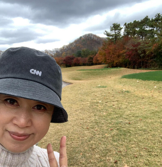 Gagwoman Park Mi-sun enjoyed golf even in the rainy weather.On the 8th, Park Mi-sun posted a picture on his instagram saying, Good shot ~ ~ even if it rains.In the photo, he is wearing a hat on a golf course in cloudy weather and leaving a selfie.Meanwhile, Park Mi-sun has a comedian Lee Bong-won and a man and a woman in 1993.