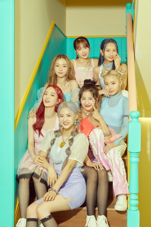 The new girl group ICHILLIN (ICHILLIN) confirmed its comeback on the 11th.On the 7th, KM E & T released its new single Fresh on ICHILLIN through its official SNS.ICHILLIN in the public image, wearing colorful costumes, sheds a fresh and youthful visual of the extreme.In addition, ICHILLIN released the release date that was wrapped in veil, raising the thrilling index of fans who waited for a comeback.Previously, ICHILLIN released the personal teaser image of the members who announced the release of the new single Fresh through the official SNS on the 4th, and got a hot response from the global K-pop fans by launching a full-scale comeback signal.In particular, this new song is attracting more attention because it is a new song released at a high speed in about two months after its debut song GOTYA released in September.ICHILLIN, which is growing into a global super rookie with its debut song Gatcha, will be highlighted for what kind of performance it will show through this comeback.ICHILLINs new single Fresh will be released on various music sites at noon on the 11th.