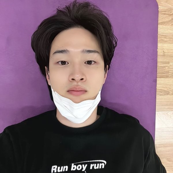 Actor Jang Dong-yoon flaunted his gorgeous visualsJang Dong-yoon said on his agencys Instagram on the 9th, Im home training at a hostel near the filming site.I am shooting a movie Wolb Dae-gun.The photo showed Jang Dong-yoon taking a break while exercising on the mat, and he was attracted by his humiliating appearance and immaculate skin, even though he was taken while lying down.Fans responded with a strong response, saying, I can not even be a stranger, How can I be shot when I lie down?Jang Dong-yoon is currently filming the movie Wolb Dae-gun.The Wolves Hunt is a global convoy project that has never seen before, drawing a mission to transport the heinous Delinquents, which also gave up Interpol, from the middle of the Pacific Ocean to Korea in three days.Jang Dong-yoon plays the role of Interpol Red Wanted The Convict Doyle with numerous charges, and heralds a reversal transformation.In addition, Seo In-guk played the role of the convict, which was madness.Here, many Acting Actors, including Choi Gwi-hwa, the hero of the Crime City series, and Sung Dong-il, the first contributor to the movie Transformation, joined the film.Director Kim Hong-sun, director of the films Transformation, Engineers, and Conspirators, writes and directs the screenplay.One last Summer crank, Wolves Knack, is about to crank up at the end of the year with filming in the Philippines.