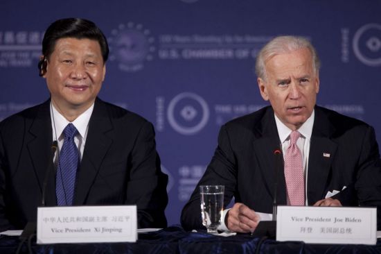 조 바이든 미국 대통령(사진 오른쪽)과 시진핑 중국 국가 주석(사진출처:블룸버그)