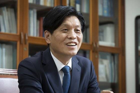 조승래 더불어민주당 의원은 9일 중앙일보와의 인터뷰에서