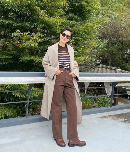 Broadcaster Kim Na-young showed the fashion sense of sensuous Working Mom.On the 10th, Kim Na-young said to his instagram, The last completion shot.At this time, I was sweating and shooting, but the season of the coat is coming so fast. Kim Na-young in the public photo shows a leopard coat with a black beret, a gray coat, and a striped knit.Kim Na-young, known for her fashion sense, perfected her long coat to short coat; she didnt forget to use accessories such as Sunglass Hut and boots.The netizens who watched the photos cheered Kim Na-young, such as I feel, I feel, I feel, my sister is so beautiful. I hope you heal a little because you are in Wanju!Kim Na-young is raising two son Shinwoo and Junwoo alone.JTBC entertainment program Brave Solo Childcare - I raise which is broadcasted every Wednesday at 9 pm is revealing childcare daily life.Photo Kim Na-young SNS