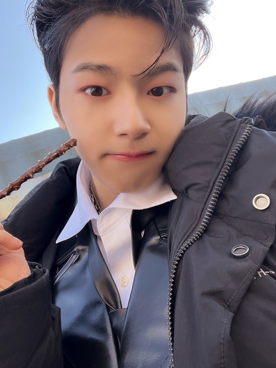 Lee Jin-Woo released two photos on the official SNS on the afternoon of the 11th.In the photo, Lee Jin-Woo shared a cute routine for Pepero Day: Pepero Day!I eat a lot of delicious things and the weather is very cold, so wear it warmly. Especially, full makeup as well as hair was set perfectly, and I was curious about comeback.Ghost Nine recently announced the release of its new Mini album NOW: Who We Are Facing (Naucalpan: Who A Pacing) on its official SNS, sparking a comeback in five months.Ghost Nine, who has become a representative idol of the fourth generation through his previous work NOW: When We Are in Love (Naucalpan: We Are in Love), is expecting a different transformation through the third NOW series.Meanwhile, Ghost Nines new Mini album NOW: Who we are facing will be released on various music sites at 6 pm on the 25th.Photo- Maru Planning