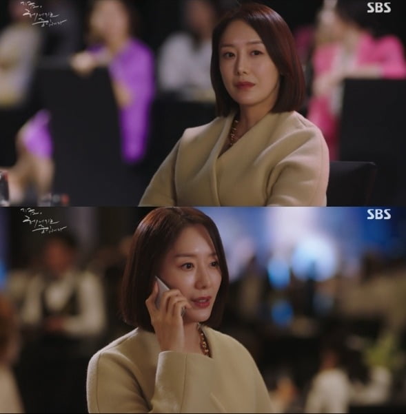 Actor Yoon Jeong-hee, who stopped performing in the entertainment industry after a secret marriage, returned after seven years, via SBSs new gilt drama Now, Im Breaking Up (hereinafter referred to as Jihejung).He finished his successful return ceremony with an elegant and intellectual atmosphere that made him forget the long gap even in a short appearance.Yoon Jin-hee first appeared as a high-quality Celeb and Hills Department Store executive director, Sinyujeong (Yoon Jin-hee), in the second episode of Jihejung broadcast on the 13th.On this day, Sinyujeong attended the launch show of the 30th anniversary of the founding of The One, and attracted attention with an unreachable aura.Then, at the show, he gazed at Ha Young-eun (Song Hye-kyo) with a sick eye and said to Yoon Jae-guk, Do not you know who Ha Young-eun is?I gave a meaningful word, and I was curious and nervous.Yoon Jin-hee showed a wide spectrum of acting, depicting the calm tone of emotion, which is not large, to the meaningful back.This is why applause was poured into the presence that overshadowed the seven-year vacancy.Especially, the reason why Yoon Jin-hees return is more welcome is because he is the first to stand in front of the public after hiding The Trace after marriage in 2015, when he was on a stardom with the drama Heavenly Lee (2005).In 2000, Yoon Jin-hee, a native of Miss Korea Gyeonggi-do, appeared in KBS Mountain Meeting - War of the Roses in 2003 and was attracted attention as a simple image. She was selected as the heroine of Im Sung-hans Heavenly.Since then, she has been active in dramas such as Happy Woman, Honor of Family, Laughing Mom, Delicious Life, and The eldest son. She has been nicknamed Queen of Tears .Yoon Jin-hee, who did so, disappeared the drama after the elderly and later got married in May 2015 in Bali.My husband is a six-year-old non-entertainer, and is not known except that he has a warm and understanding personality.First in 2017, Yoon Jin-hee, who is known to have given birth to the second child in 2019, has been told that he has temporarily retired from the entertainment industry as he lives as a normal housewife with all his privacy thoroughly secret.However, Yoon Jin-hee signed an exclusive contract with the Surbream Artist Agency last year to announce his plan to return.And as his first return, he chose Song Hye-kyo and Jang Ki-yong as Jihejung.Yoon Jin-hee, who returned as a husbands wife and mother of two children, is focused on his performance in Jihejung.