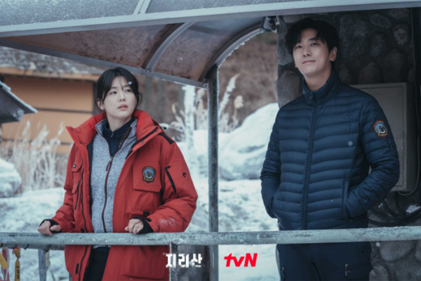 Nowadays, the most abundant Korean content in history, expectations for TVN weekend drama <Jirisan> were very great.Lee Eung-bok, who directed mega-hit films such as Kim Eun-hee of Netflix <Kingdom>, <Dawn of the Sun>, <Mr. Sunshine>, and the domestic one-top Jun Ji-hyun and Ju Ji-hoon, Oh Jung-se, and Seongdongil since their debut, have stimulated the stock market beyond the attention of viewers.In particular, Kim Eun-hee, who is building a unique career with thrillers and genres, has been interested in how to create a world view of (a kind of) occult thriller in the background of Jirisan, who is also familiar with the Great Smoky Mountains National Park.It was a masterpiece that cost 30 billion won, but it had already passed the break-even point by selling overseas before the airing, and I thought it was only a toast until just before the first airing.The ratings were not bad. They were going to and from 8 to 10 percent, but not as much as expected, but that doesnt mean the crisis Signal is coming in.But the stock prices, which had been reflected in expectations since the first broadcast, plummeted all at once, and the criticism poured like a waterfall in the Jirisan Valley because it was very different from expectations after all.Excessive PPL was exposed without digestion, and rock, metal score, lack of detail in the process of development, etc., which overexpress emotions rather than awkward or excessive acting maps or stories like Lee Eung-boks previous work, Sweet Home, were caught in the eye everywhere.Production designs such as CG, actors makeup, equipment, etc., which are not daily dramas but pre-production dramas with 30 billion capital, do not contain any sense of space and reality based on the vast mountainous area of ​​Jirisan.In the 1990s, Hong Kongs royal directors such as  appeared suddenly in the scene of moving branches and dark forest scene as the jang hyunjo appeared as a mountain god who is invisible to others.Above all, what if it was the name of someone other than Kim Eun-hee in the writers name?If Kim Eun-hee, who has the most loyal fan base among domestic drama writers and has never been criticized, the intensity of criticism poured into the Jirisan would have increased much.As I was building a career that was unique in the genre with thrillers, I expected a scale and a unique Kahaani that fit the space of Jirisan.However, when I open the lid, it is a small story that uses only a very limited relationship and space led by Jun Ji-hyun, Oh Jung-se, and Ju Ji-hoon. It is a familiar Kim Eun-hee table development that puts in reverse codes in the process of moving from time to time to time and approaching reality.The build-up process of adding the right and explanation to the character by adding the flashback to the past of the two main characters without resting in 2018 and 2020, when the incident occurred, lasts for a very long time until the 7th episode of the 16th episode, but it does not go to attractive persuasion because it is not Kahaani that the character shows itself or the event becomes a thread and explains it by dialogue and setting.Even the seventh episode kindly tells the commentary about the scenes that gang hyun, who has become a living god as if what viewers know so far, sent the signal to the Jun Ji-hyun.The advantage of the artist is not to deal with the character delicately, but the production is not able to create synergy by concentrating on the character rather than the genre approach.The narrative structure has a big secret that tells the whole story of the decisive event that the two main characters were involved in the accident, and it makes fun and interest to approach the reality of the secret through the trick that turns the attention and falls into another way while learning the process.However, it takes time to take a big secret, and it does not get close until half of the drama progresses to the substantive truth of the drama that I have taken out a few times.The weight of the mystery of wondering who is the culprit who makes up the body of the plot is weak, and the immersion is shallowed to the level of streams as it continues to go in and out of the other way, such as romance, comedy that relies on the individuality of actors, and the promotion of the Great Smoky Mountains National Park Industrial Complex.The same goes for the reversal.I know you planted a reversal, but Baro shows that the wound on the back of the hand or the yogurt that has been filled with clues in the criminals refrigerator, and the kind hint that the real criminal is separate reduces not only the slow development but also the genre fun.Above all, there are too many factors that interfere with the immersion in the world, which is a metaphor called World, which is different from everyday life, and it is not easy to enter the world view of <Jirisan>.Kim Eun-hee is famous for digesting a mystery thriller with a unique new material, but  is a result of poor Kahaani and shallow setting, excessive time difference and excessive production to overcome it.The Jirisan Rangers, who are the occupation of climbing mountains, show that the expectation of viewers and the coordinates of the production team are different from the appearance of so beautiful and beautiful.Is it because of the gathering of many excellent workers as usual?The drama seems to represent a mystery thriller in the background of Jirisan, but the screen production of Jirisan and the leading actors has the emotion of romance drama.This is the point of the ghost to be sung.columnist Kim Kyo-seok