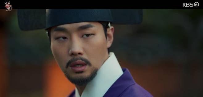 The Kings Action Park Eun-bin was put on the path of choice as he was on the verge of dethronement.On KBS 2TV The Kings Affaction broadcast on the 15th, Lee Hyun (Nam Yoon-su), who recommends Park Eun-bin to leave the palace, was portrayed.Previously, Jung Ji-woon (RO WOON) told Lee Hwi, I am the Kings Affair to the degradation of my wife. However, Lee Hwi, who is about to marry with a womans body, finally pushed him away.In the end, Jung Ji-woon left behind Lee Hui, and Lee Hui swallowed his tears, and Shin So-eun (Bae Yun-kyung) was dissuaded, but he could not break the will of Jung Ji-woon.Jung Woon, who left Hanyang, built his reputation as an acupuncturist and spent a laughing daily life, but his longing for Lee is still there.Lee Hyun, who met such a Jung Woon, said to Lee, I think you are doing well. He asked, Is he okay? Lee Hyun avoided answering.On this day, Changwoon killed Novi GLOW at will, and Lee, who was angry, knelt down in front of the grave.The problem is that the Changwoon army was breathing and there was a movement to abolish the Yihui in the palace.Lee Hyuns backlash to keep the Yi Hui was that Wonsan County said, Now face the reality. The tax is over. It was my place.It was the place where I was a father and a son of my father, and my young mother and my mother lived. Please stop, please, Lee Hyun said, and he dismissed the sadly, I cant do that, because now I cant stop them.In the end, Lee Hyun met Yi Hui and said, I first saw a decline when I was 14 years old. How could I not know the eyes of Sesson Mama,I knew three hands, no one, no one, no one, no one, no one, no one, no one, no one.At first I was confused and afraid, and I wanted to protect you when you saw the decline again.I promised to protect the child who was left alone in a tough world. When he becomes a prosecuting man, he can no longer hold on, so he should leave the palace.Lee Hui unravelled the coat and wore a flower god presented by Lee Hyun, but the blue was predicted as Hyejong (Lee Pil-mo) witnessed the scene.