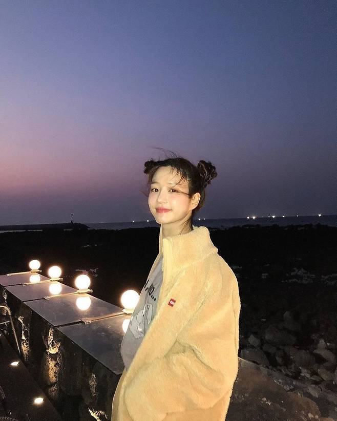 Actor Lee Yu-bi turned into Pucci headLee Yu-bi posted several photos on her Instagram account on November 17 with the caption Hehet.Lee Yu-bi in the photo is standing on the beach with a Pucci head.Even in the sea breeze, the beauty that shines perfectly is noticeable. Casual pogle (polis) fashion is also a surprise.The netizens who watched the photos responded such as Pucca head really looks good, cloth is so cute, Jeju is right? Healing is coming and human or fairy.Lee Yu-bi is the daughter of Actor Kyeon Mi-ri, born in 1990 and 32 years old this year.