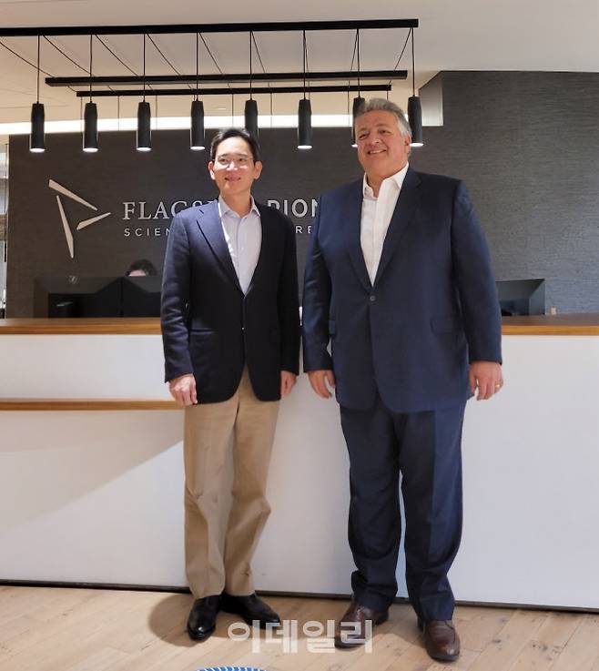 16일(현지시간) 미국 매사추세츠주 캠브리지에서 만난 이재용 삼성전자 부회장(왼쪽)과 누바 아페얀 모더나 공동 설립자 겸 이사회 의장(오른쪽)의 모습. 사진=삼성전자 제공